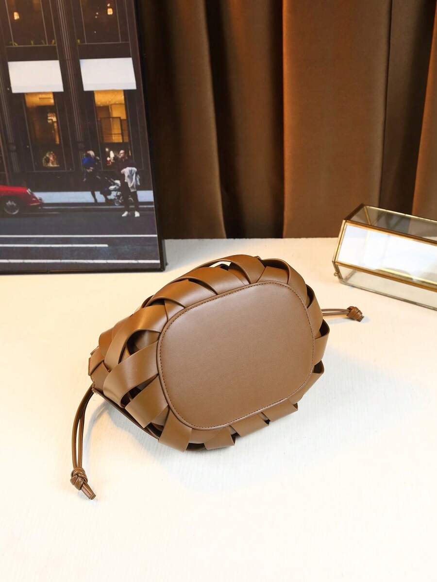 2025 Woven Design Women's Tote Bag - Inverted Triangle Casual Commuter Bag