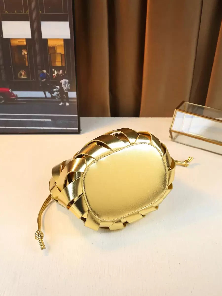 2025 Woven Design Women's Tote Bag - Inverted Triangle Casual Commuter Bag