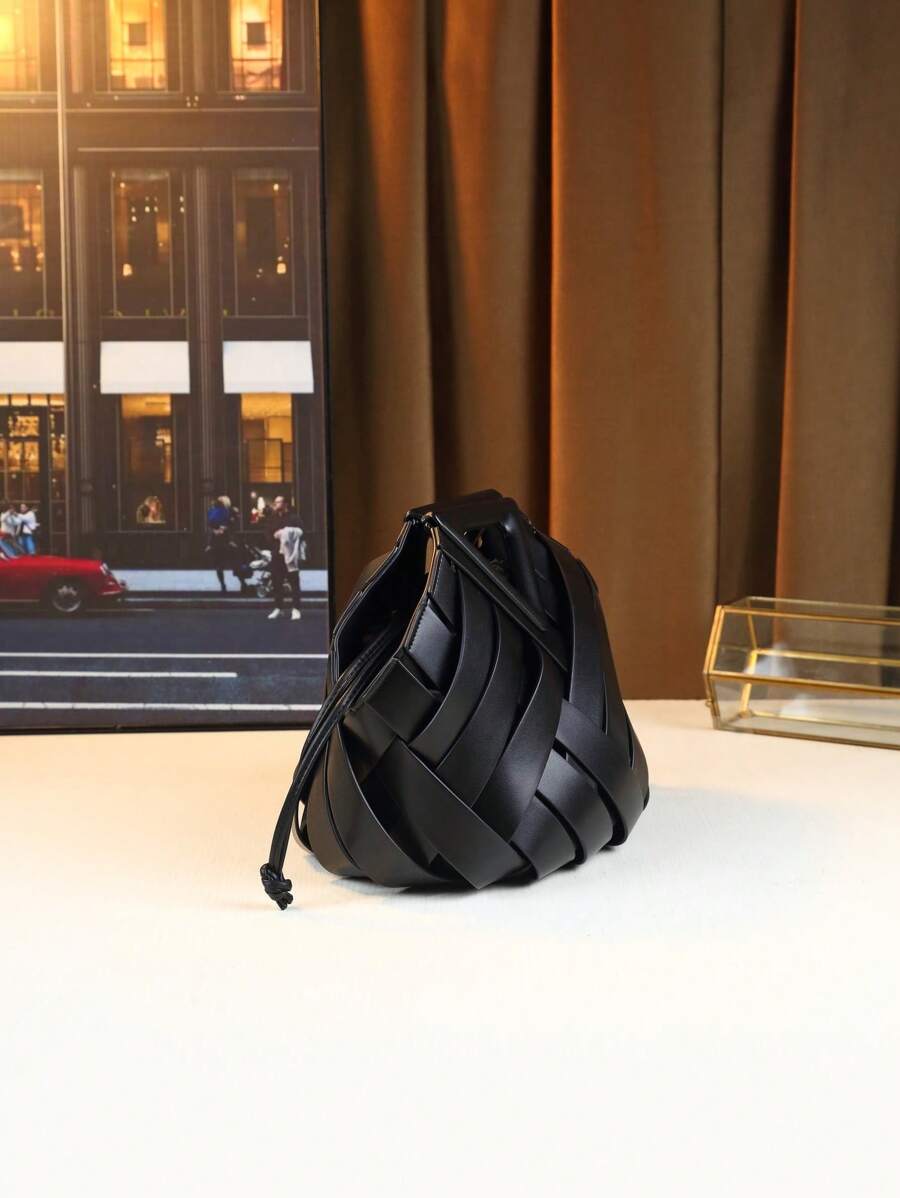 2025 Woven Design Women's Tote Bag - Inverted Triangle Casual Commuter Bag