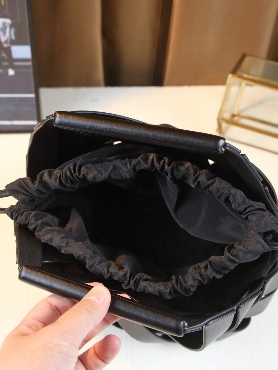 2025 Woven Design Women's Tote Bag - Inverted Triangle Casual Commuter Bag