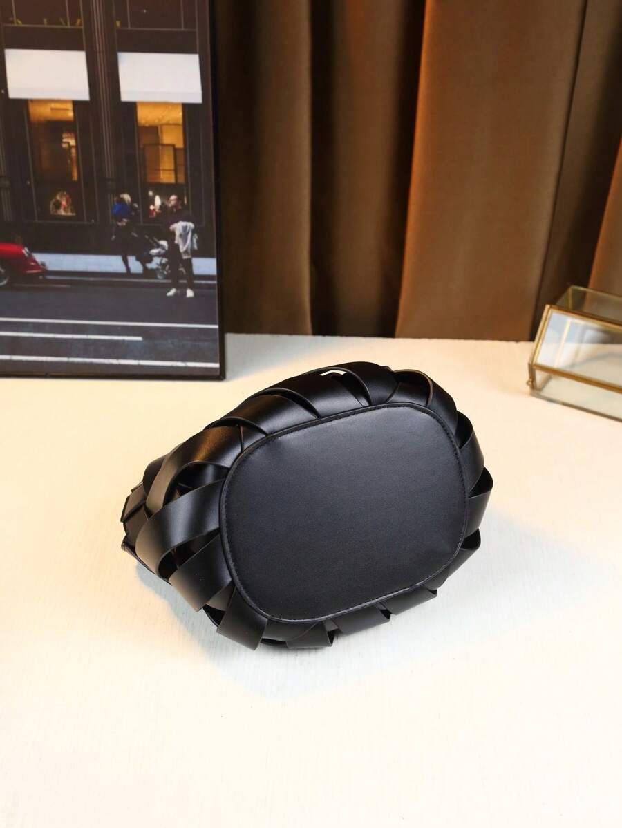 2025 Woven Design Women's Tote Bag - Inverted Triangle Casual Commuter Bag