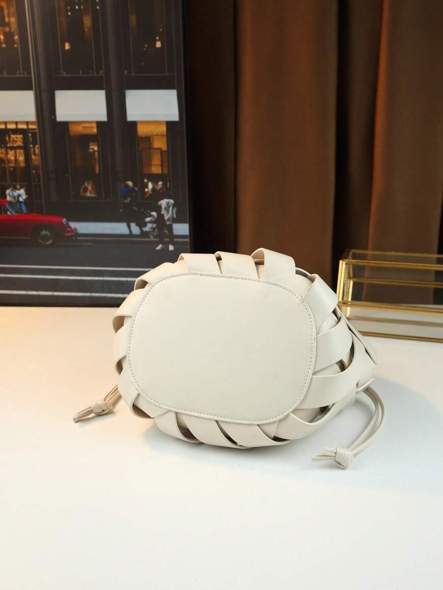 2025 Woven Design Women's Tote Bag - Inverted Triangle Casual Commuter Bag