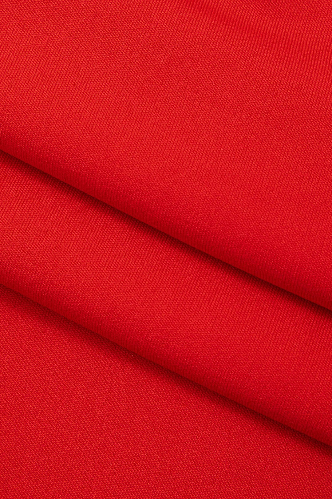 Figure-Hugging Spaghetti Strap Dress – Classic Chic & Feminine