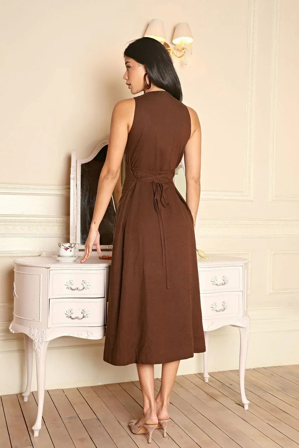 Sleeveless Brown Linen Midi Dress with Figure-Hugging Fit