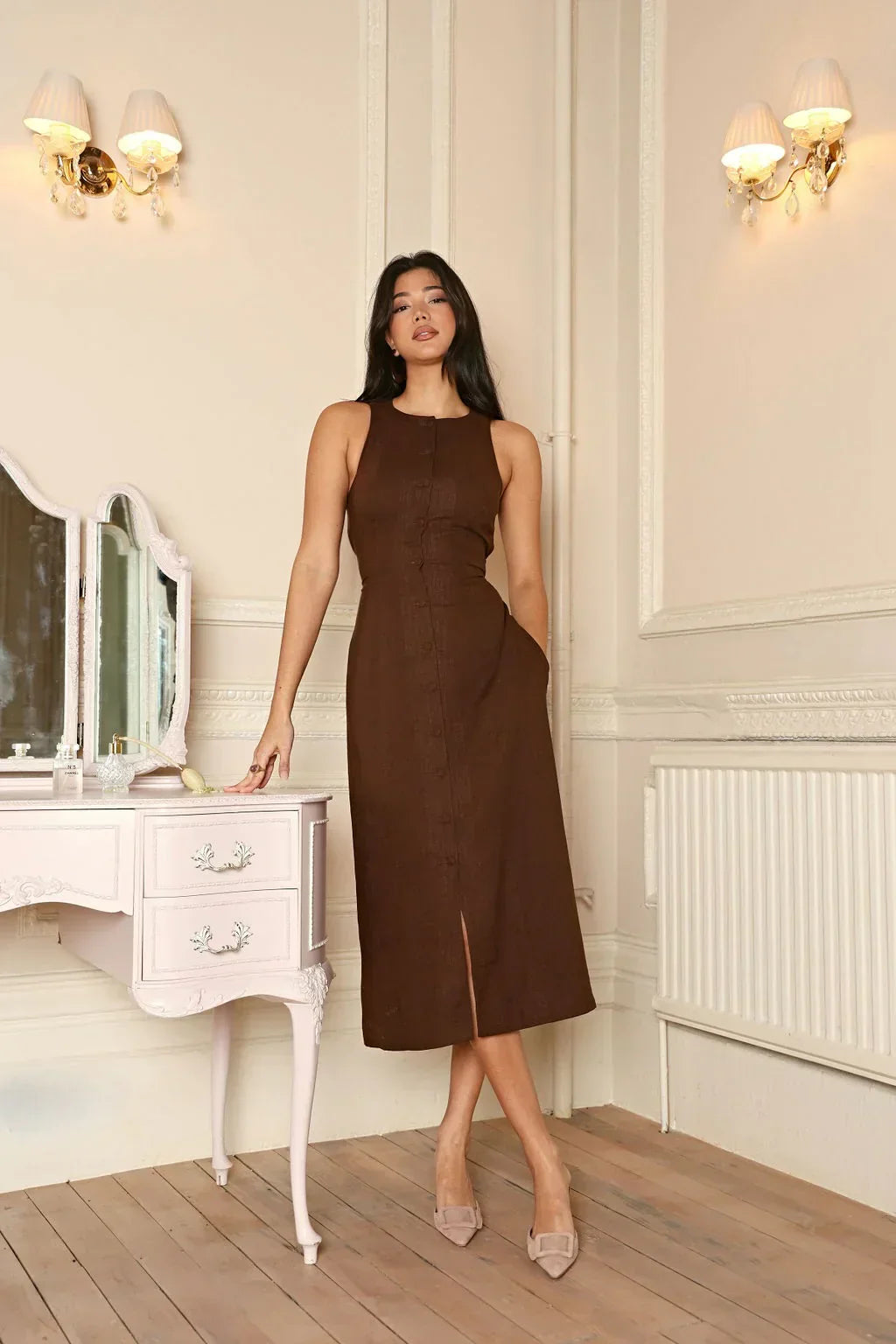Sleeveless Brown Linen Midi Dress with Figure-Hugging Fit