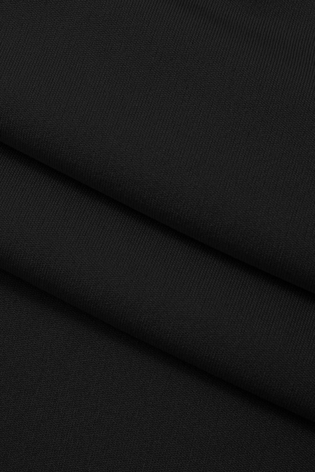 Figure-Hugging Spaghetti Strap Dress – Classic Chic & Feminine