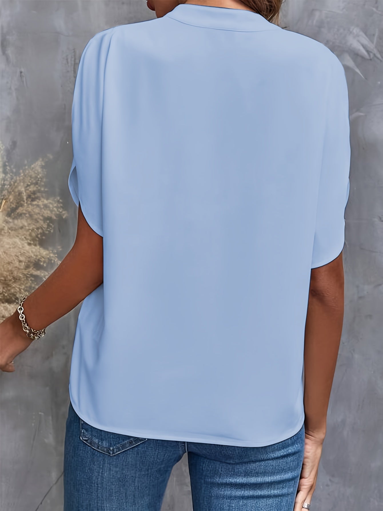 Lightweight Stylish Blouse for Any Occasion