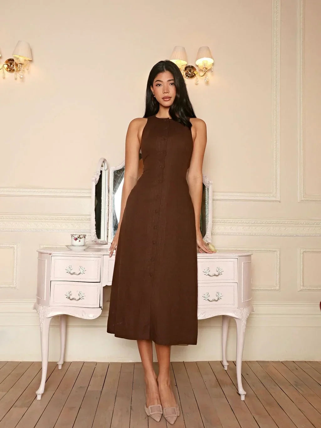 Sleeveless Brown Linen Midi Dress with Figure-Hugging Fit